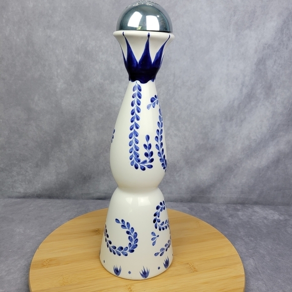 Clase Azul Tequilla Reposado‎ Empty Ceramic Decanter 15" (750ml) - Picture 4 of 9